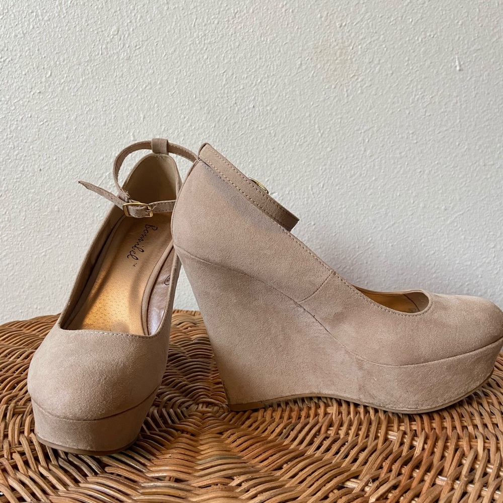 Nude Wedges, size 6
